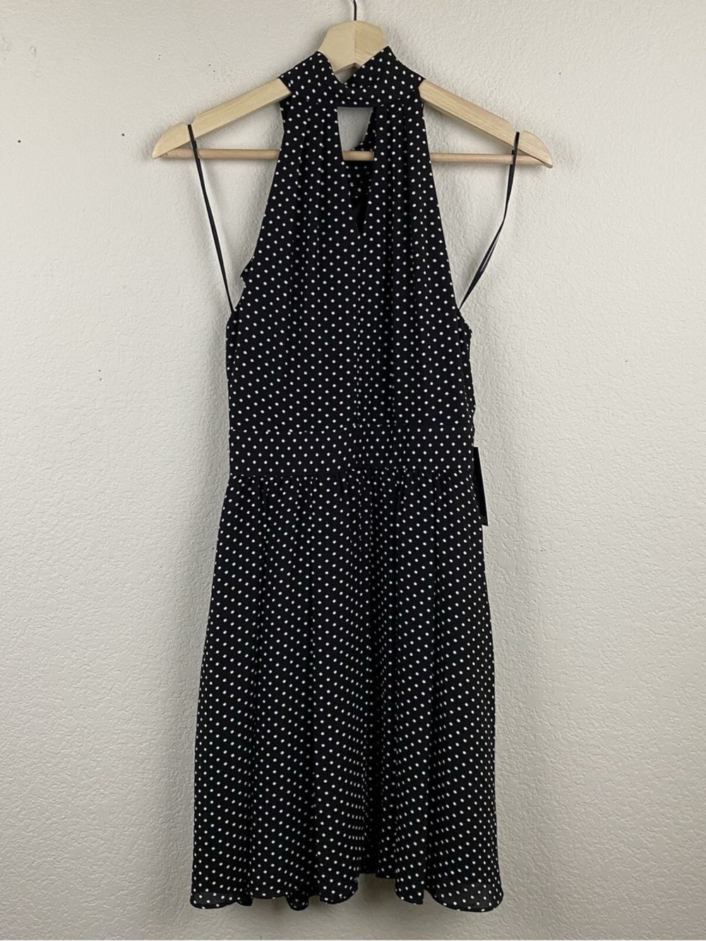 EXPRESS Black White Polka Dot Tie Dress Size 2 Halter Keyhole Skater Flare F77